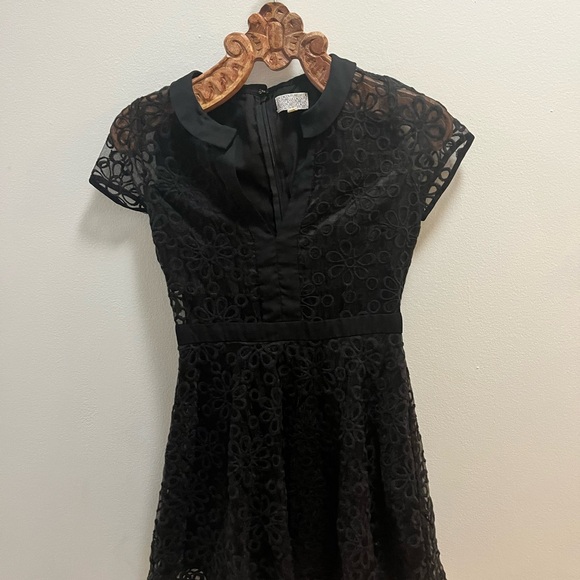 Luca Couture Lace Dress (S) - Picture 3 of 9